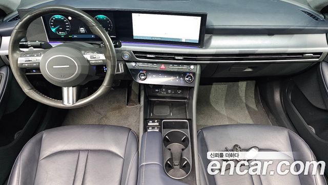Hyundai Sonata — interior