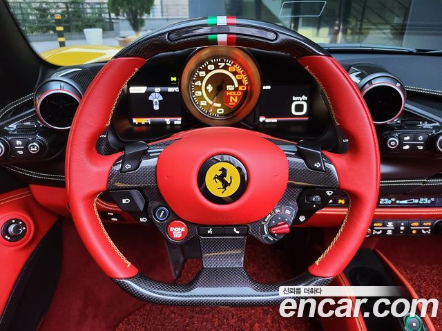 Ferrari F8 — interior