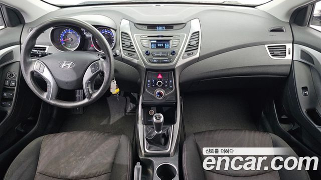 Hyundai Avante — interior