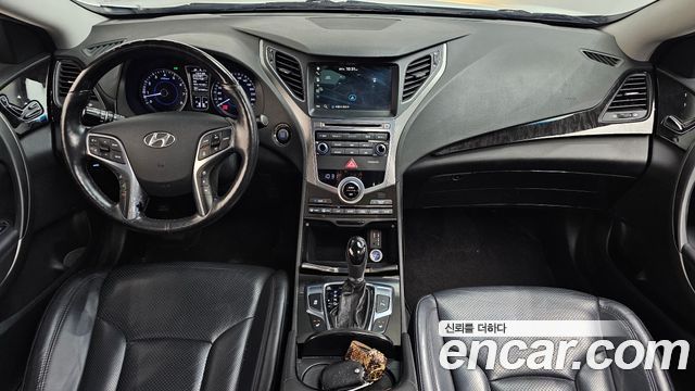 Hyundai Grandeur — interior