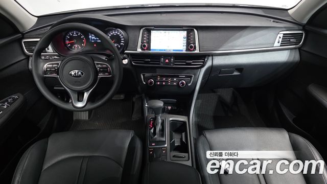 Kia K5 — interior