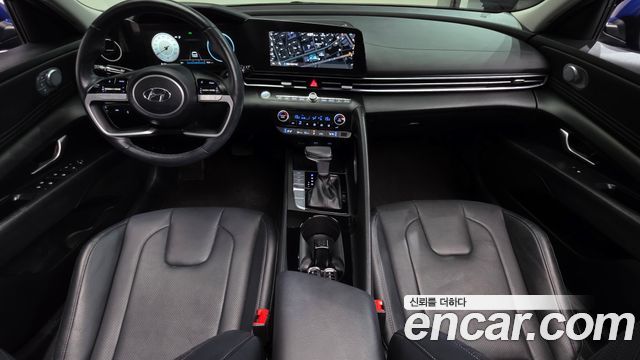 Hyundai Avante — interior