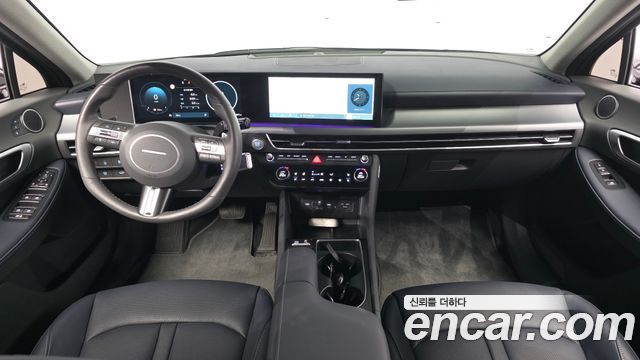 Hyundai Sonata — interior