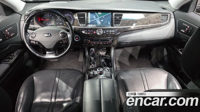 Kia K9 — interior