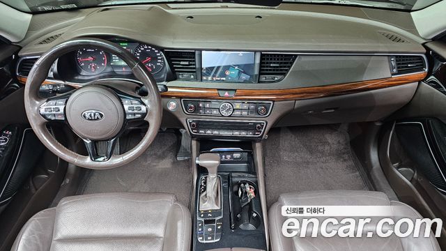 Kia K7 — interior
