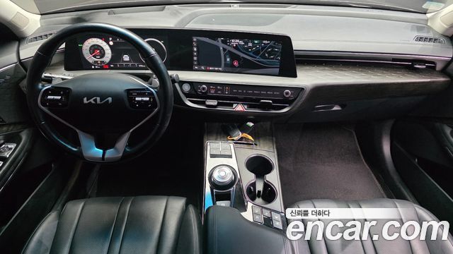 Kia K8 — interior