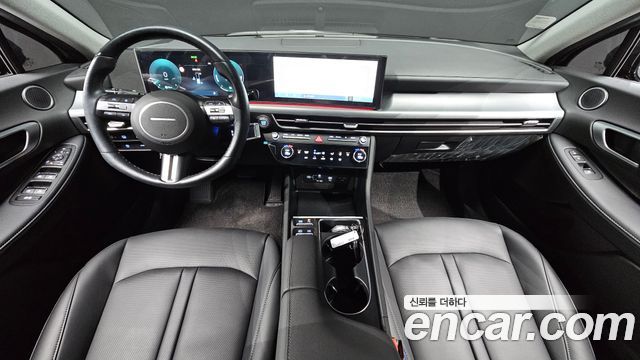 Hyundai Sonata — interior