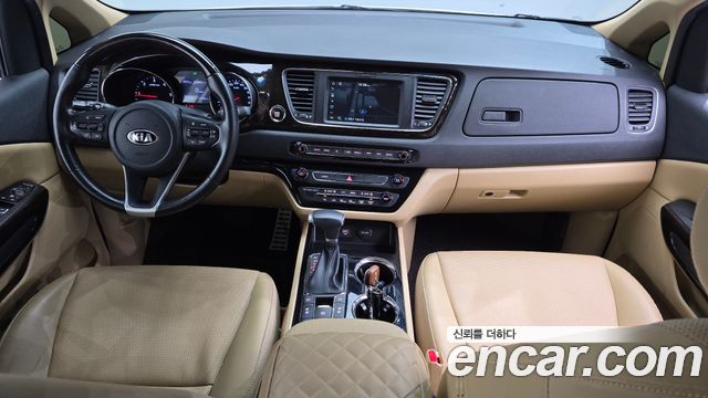 Kia Carnival — interior