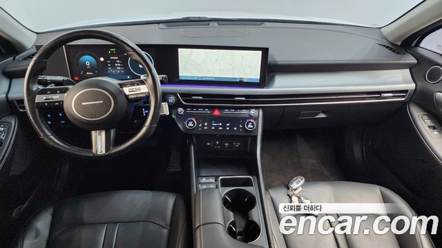 Hyundai Sonata — interior