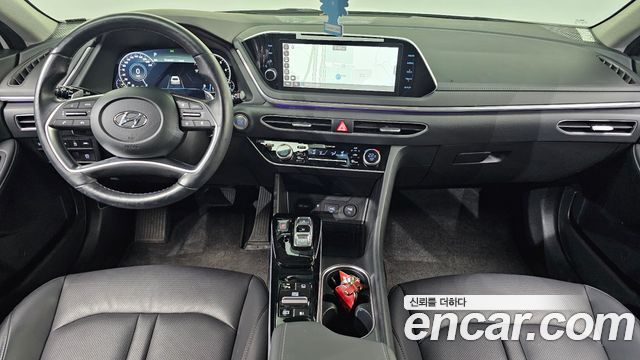 Hyundai Sonata — interior