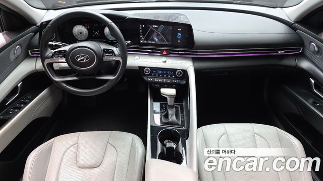 Hyundai Avante — interior