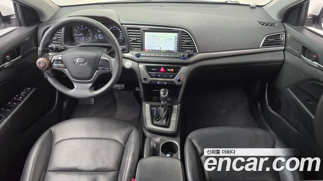Hyundai Avante — interior