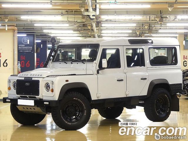 Land Rover Defender — exterior