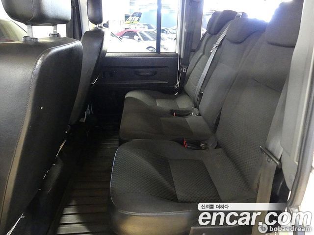 Land Rover Defender — interior