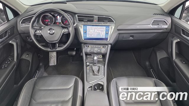 Volkswagen Tiguan — interior