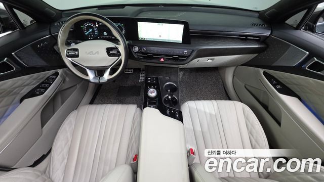 Kia K8 — interior