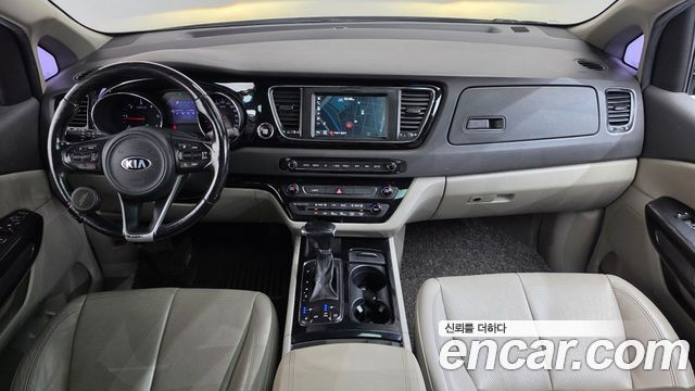 Kia Carnival — interior