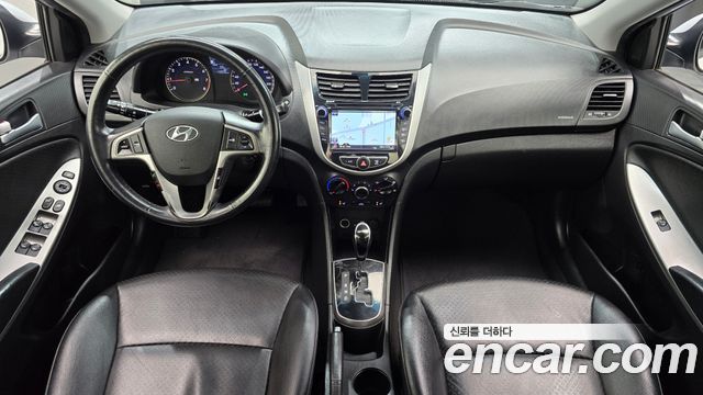 Hyundai Accent — interior