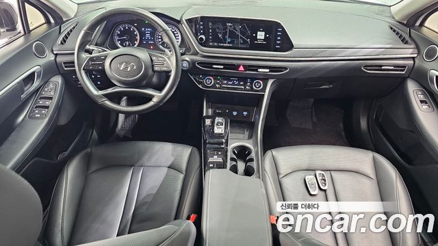 Hyundai Sonata — interior