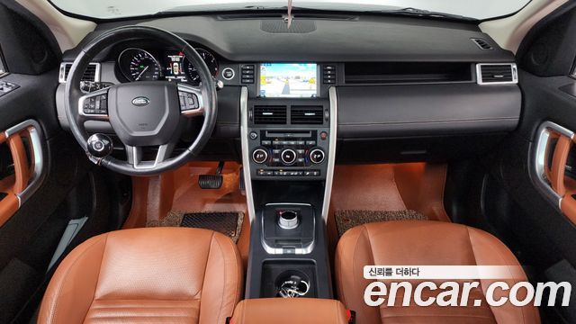 Land Rover Discovery Sport — interior