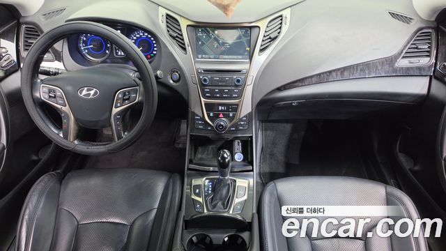 Hyundai Grandeur — interior