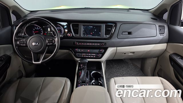 Kia Carnival — interior