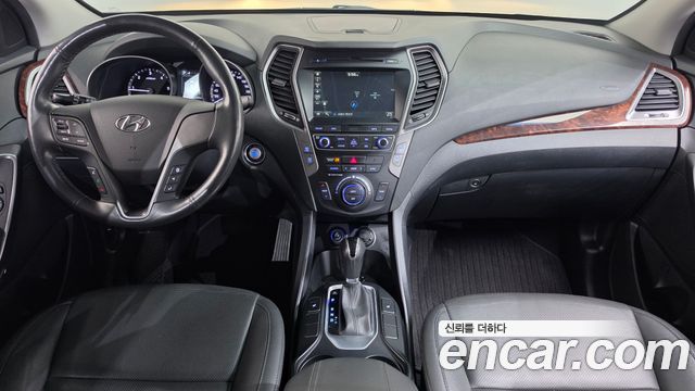 Hyundai Santa Fe — interior