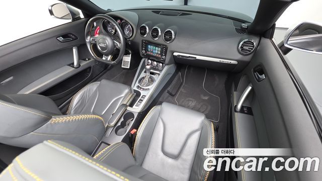 Audi TTS — interior