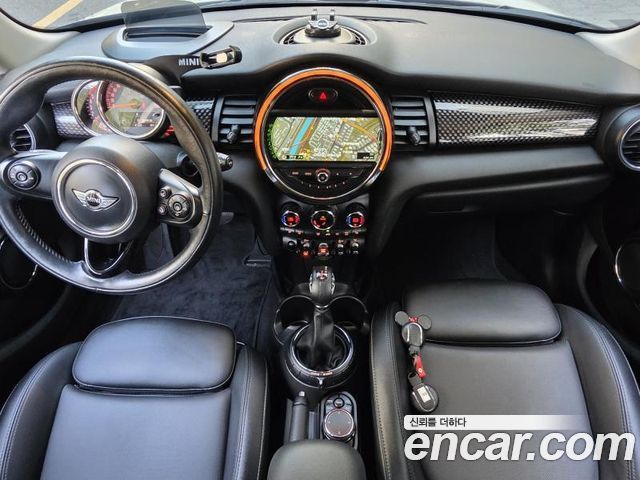 MINI Cooper — interior