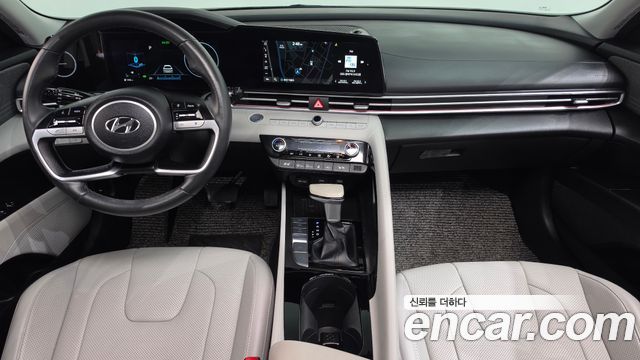 Hyundai Avante — interior