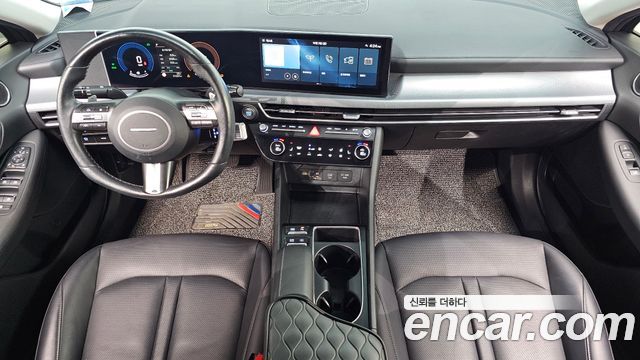 Hyundai Sonata — interior