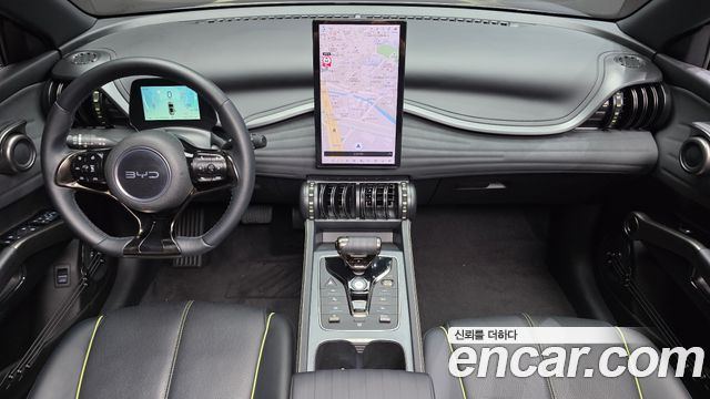 BYD Atto 3 — interior
