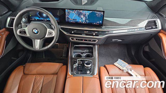 BMW X7 — interior