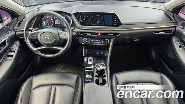 Hyundai Sonata — interior