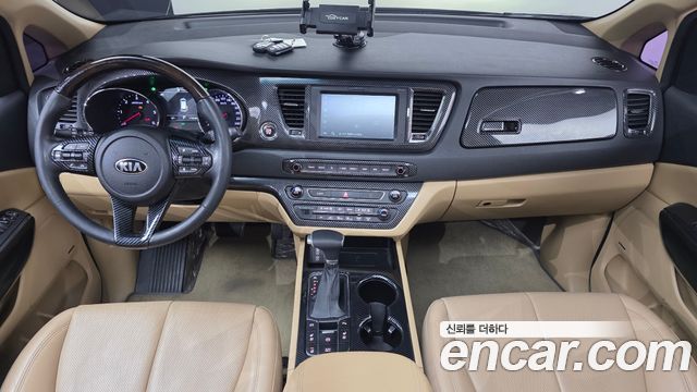 Kia Carnival — interior