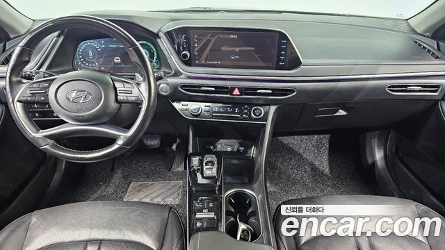 Hyundai Sonata — interior