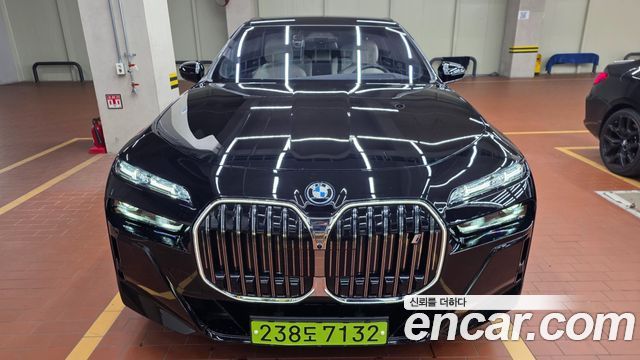 BMW i7