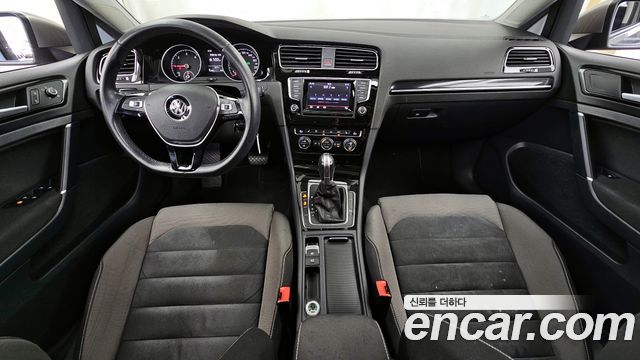 Volkswagen Golf — interior