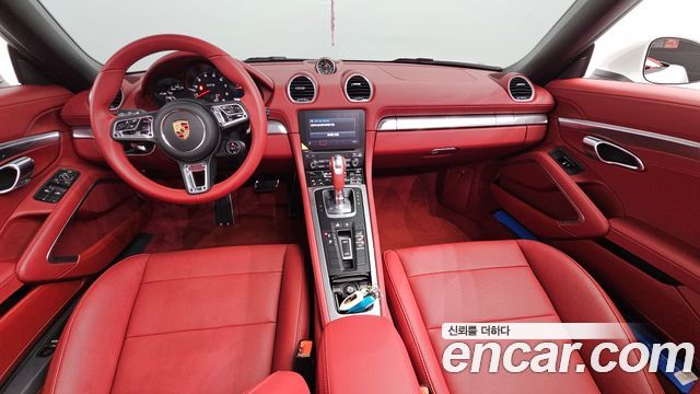 Porsche 718 — interior