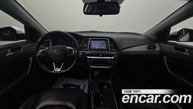 Hyundai Sonata — interior