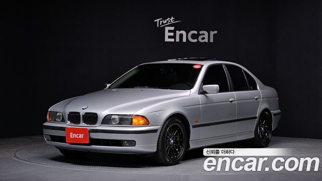 BMW 5 Series — exterior