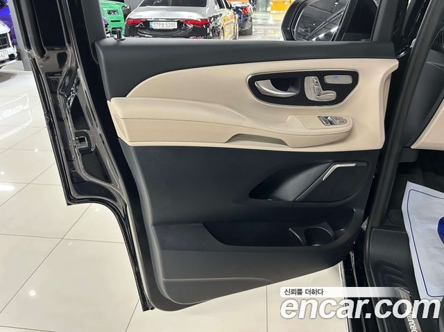 Mercedes-Benz V-Class — interior