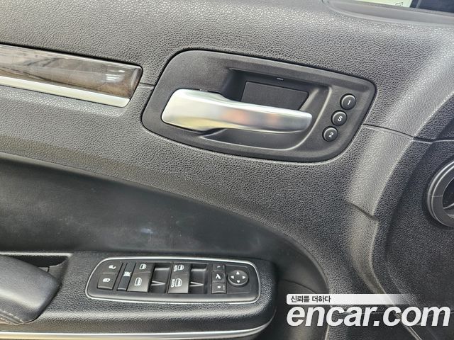 Chrysler 300C — interior