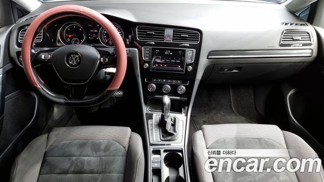 Volkswagen Golf — interior