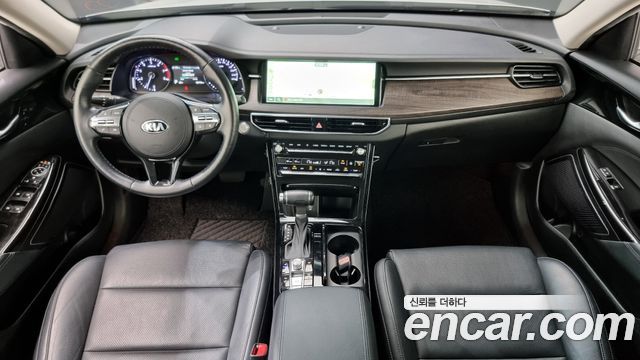 Kia K7 — interior