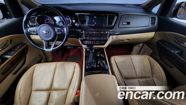 Kia Carnival — interior