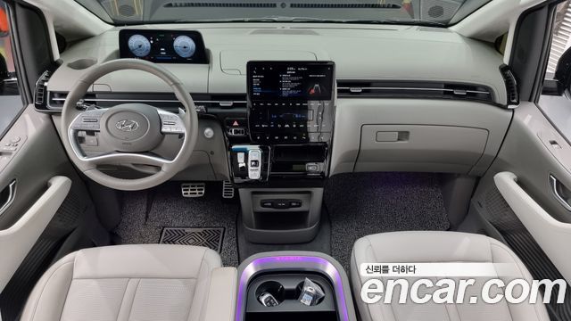 Hyundai Staria — interior