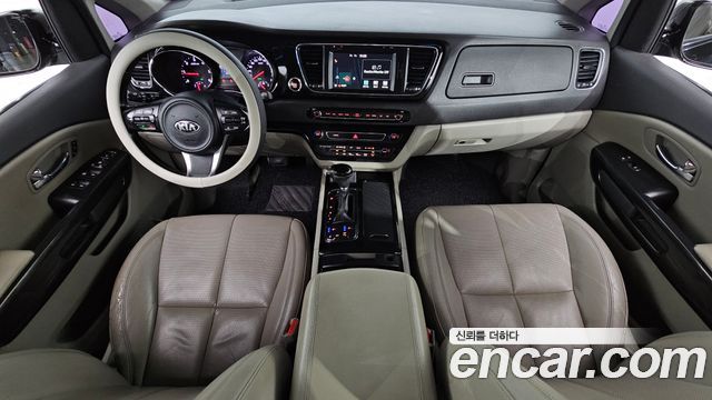 Kia Carnival — interior