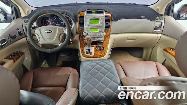 Kia Carnival — interior