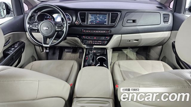 Kia Carnival — interior